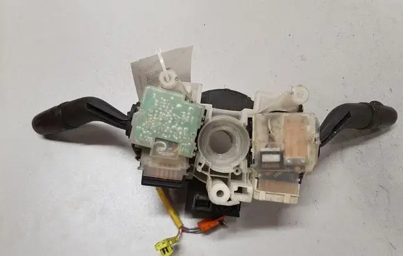 Mazda 6 Wiper turn signal indicator stalk/switch Z70K320722 17A089C 17E325