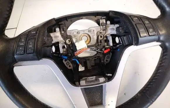 Steering wheel buttons/switches