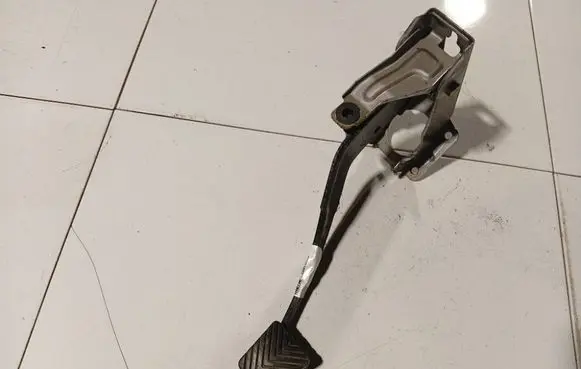 Mitsubishi Galant Brake pedal 