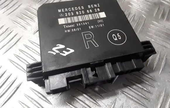 Mercedes-Benz C W203 Door control unit/module 2038206626