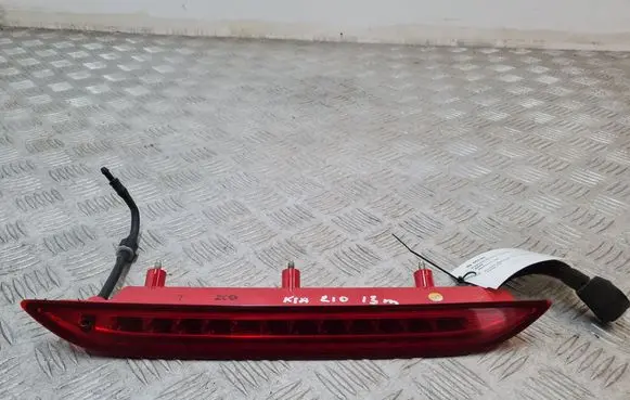 KIA Rio Third/center stoplight 