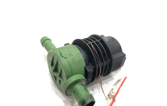 Mercedes-Benz C W204 Coolant heater control valve A0004708793