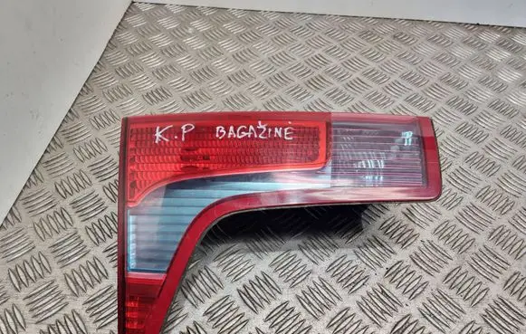 Tailgate rear/tail lights