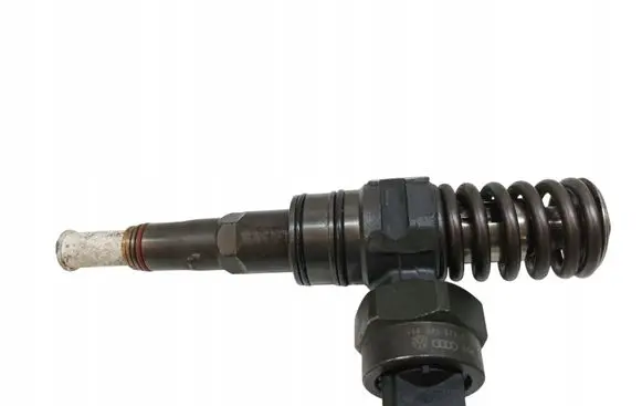 Audi A4 S4 B6 8E 8H Fuel injector 038130073F