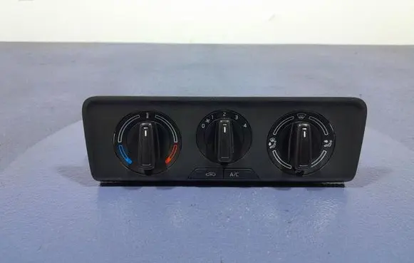 Skoda Fabia Mk3 (NJ) Climate control unit