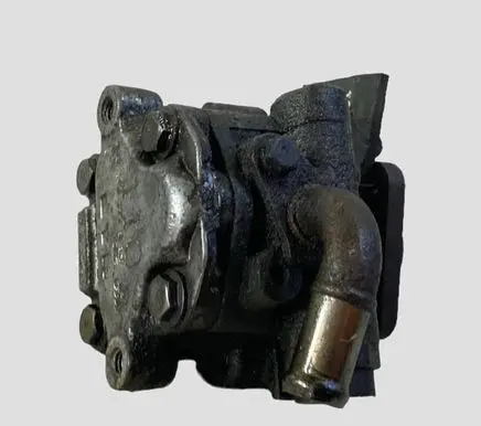 Volkswagen PASSAT B5.5 Power steering pump 8D0145177Q
