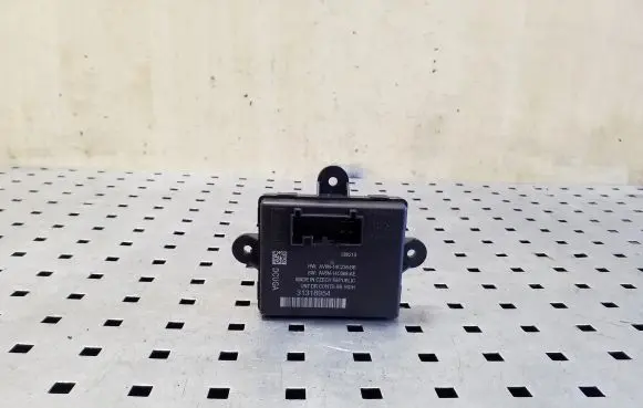 Volvo V40 Door control unit/module 31318954 AV6N14C236BB AV6N14C068AE