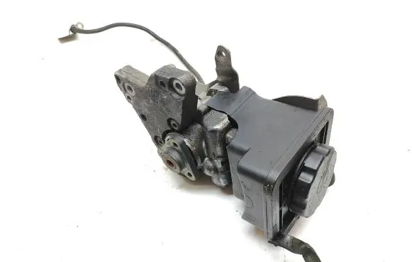 BMW 5 E60 E61 Power steering pump 6756575 7692974519