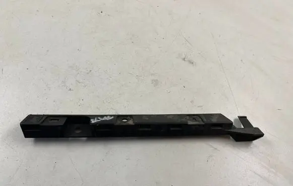 BMW 1 E82 E88 Fender mounting bracket 7118160