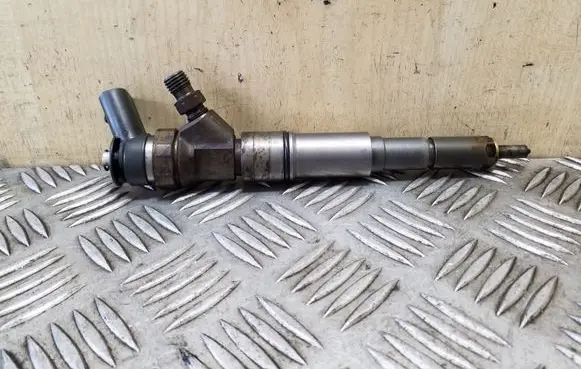 BMW X5 E53 Fuel injector 0445110131 7789661