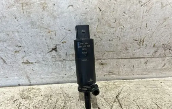 Volkswagen Golf V Headlight washer pump 3B7955681