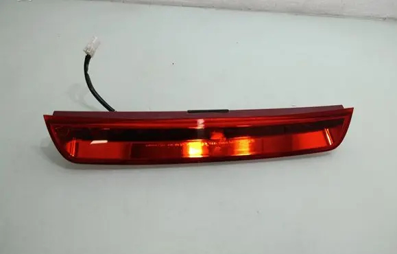 KIA Sorento Third/center stoplight