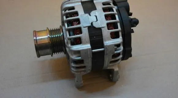 Volkswagen Sharan Generator/alternator 04C903023L