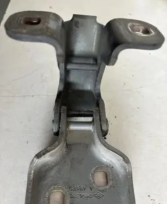 Opel Vivaro Front door lower hinge GM66380 311772J