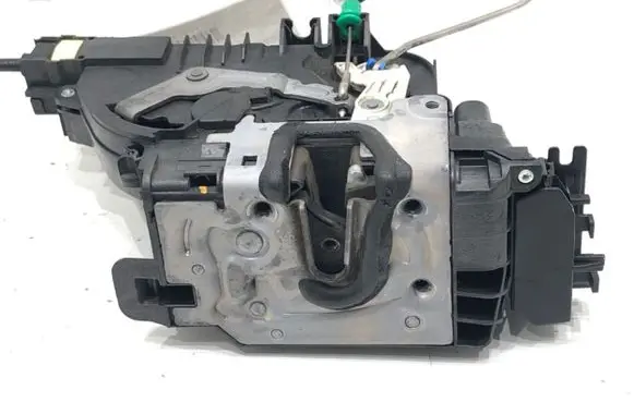 Mercedes-Benz Vito Viano W447 Front door lock A4477200235