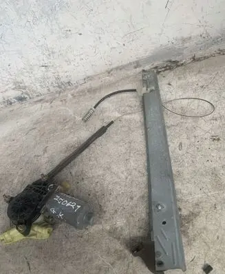 Toyota Avensis T220 Rear door window regulator motor
