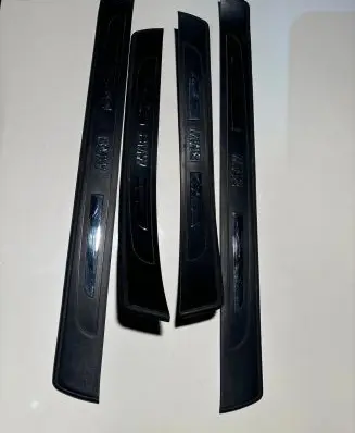 Front sill trim cover