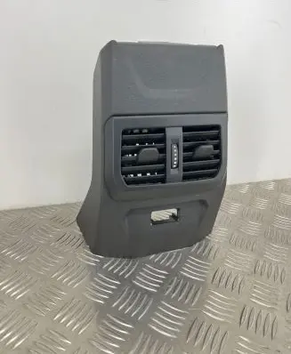 BMW 1 F40 Rear air vent grill 6823440 5116