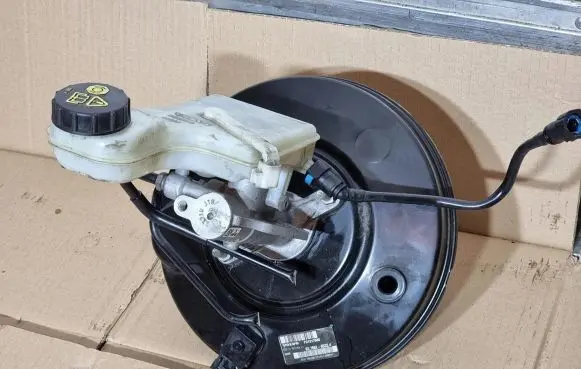 Volvo V40 Cross country Brake booster p31317080
