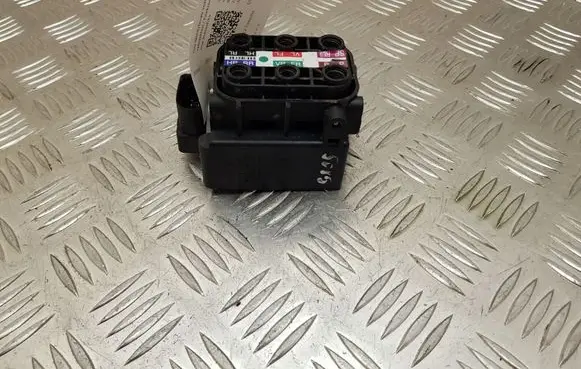 Audi A8 S8 D4 4H Air suspension valve block 4H0616013B