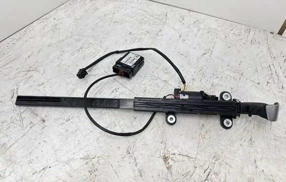 BMW 4 F32 F33 Seat belt adjustment motor 983397 9273584