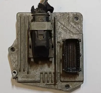 Opel Zafira B Engine control unit/module 28020960 MT35E23