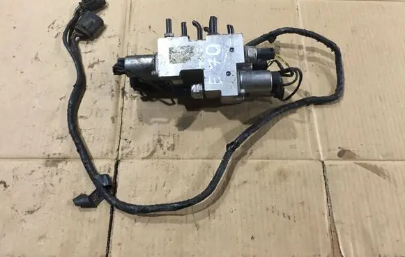 BMW X5 E70 Active stabilizer control/valve assembly 6794578