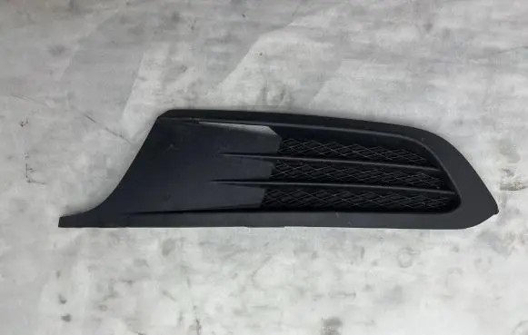 Volkswagen Jetta VI Front bumper lower grill 5C6853665