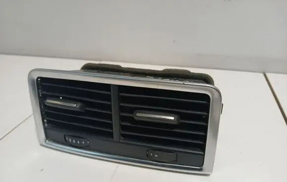 Audi Q7 4L Rear air vent grill 4L0819203K