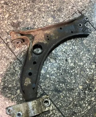 Volkswagen Golf Plus Front lower control arm/wishbone