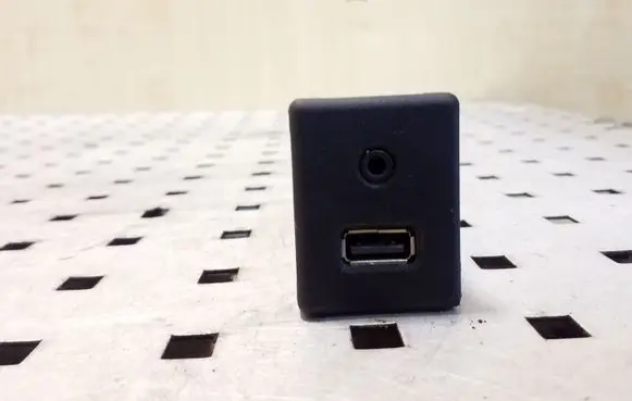 Opel Zafira C USB socket connector 20868798