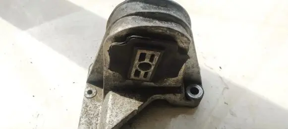 Volvo S60 Engine mount bracket 326c82