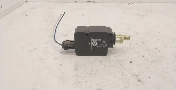 Fuel tank cap lock