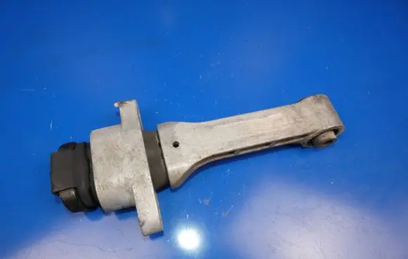 KIA Sportage Engine mounting bracket 