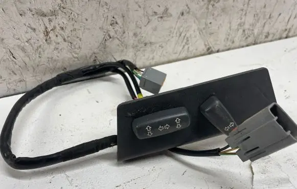 Volvo V70 Seat control switch 8682703 02W195