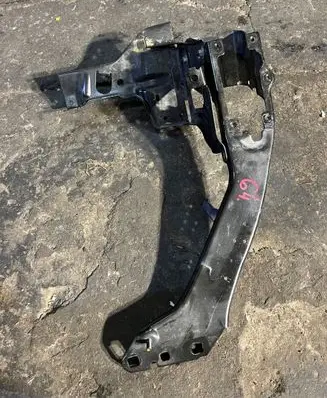 BMW 2 F45 Headlight/headlamp mounting bracket 7302531