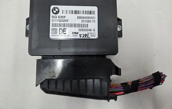 BMW X3 F25 Hand brake control module 32620249