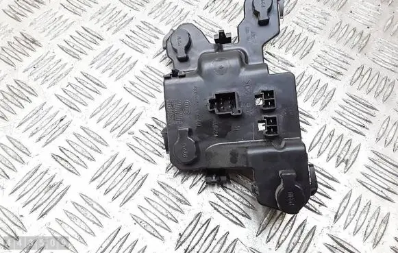 Volvo S80 Tail light bulb cover holder 162516