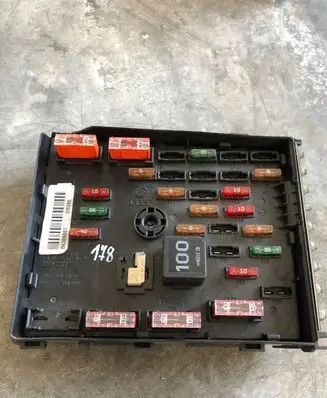 Volkswagen PASSAT B6 Fuse module 3C0937125 63592777