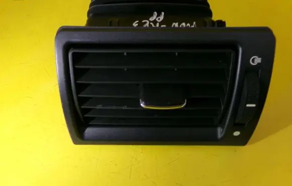 Ford Mondeo Mk III Dashboard side air vent grill/cover trim D1B1A