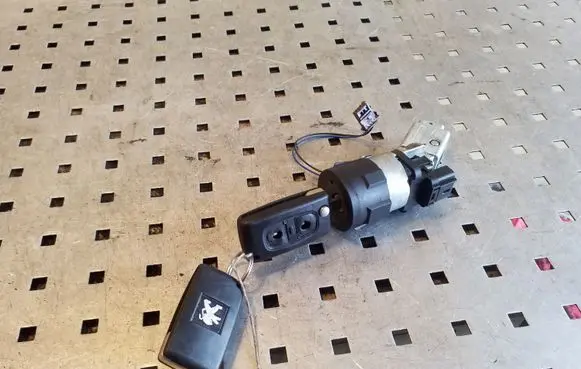 Peugeot 3008 I Ignition lock 9663123380 36410600