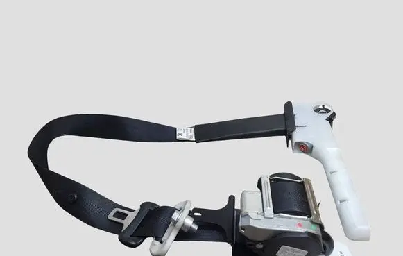 Nissan Leaf I (ZE0) Front seatbelt 624239401C