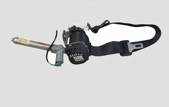 Volvo V50 Rear seatbelt 8639551