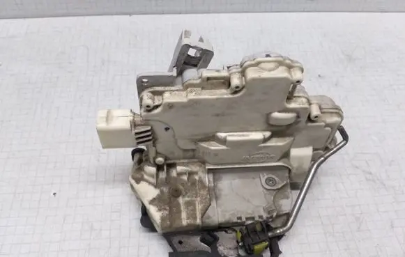 Audi A4 S4 B7 8E 8H Rear door lock 8E0839015AA