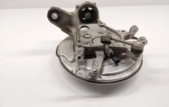 Rear wheel hub spindle/knuckle