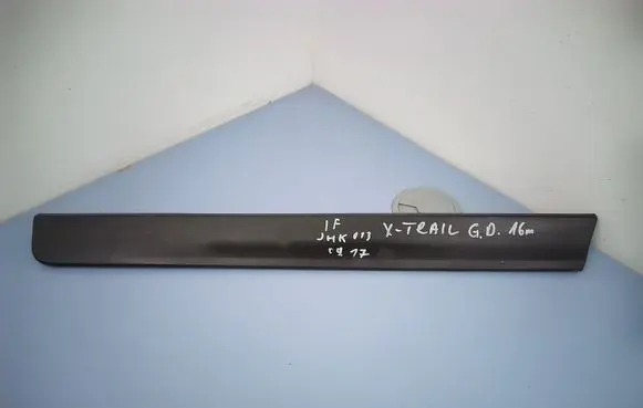 Nissan X-Trail T32 Rear door trim (molding) 828764CE0A