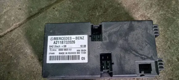 Mercedes-Benz E W211 Seat control module A2118702026 00005822A9