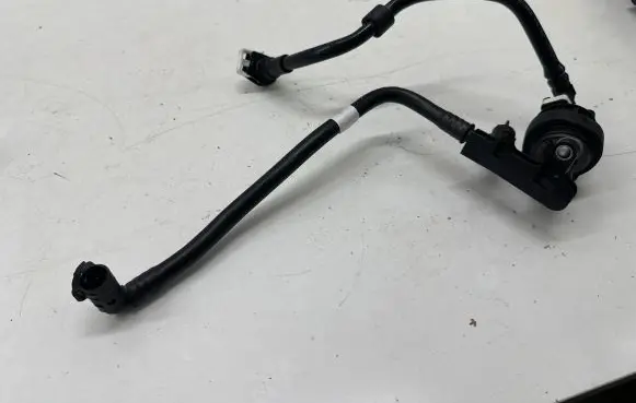 Mercedes-Benz C W206 Vacuum valve A0004703700
