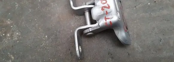 Lexus CT 200H Rear door upper hinge