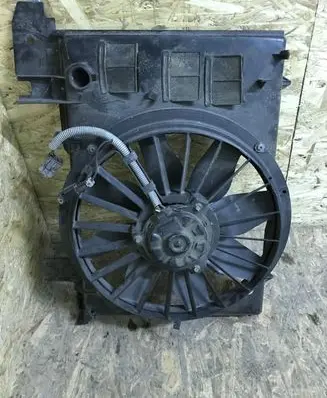 Volvo C70 Radiator cooling fan shroud